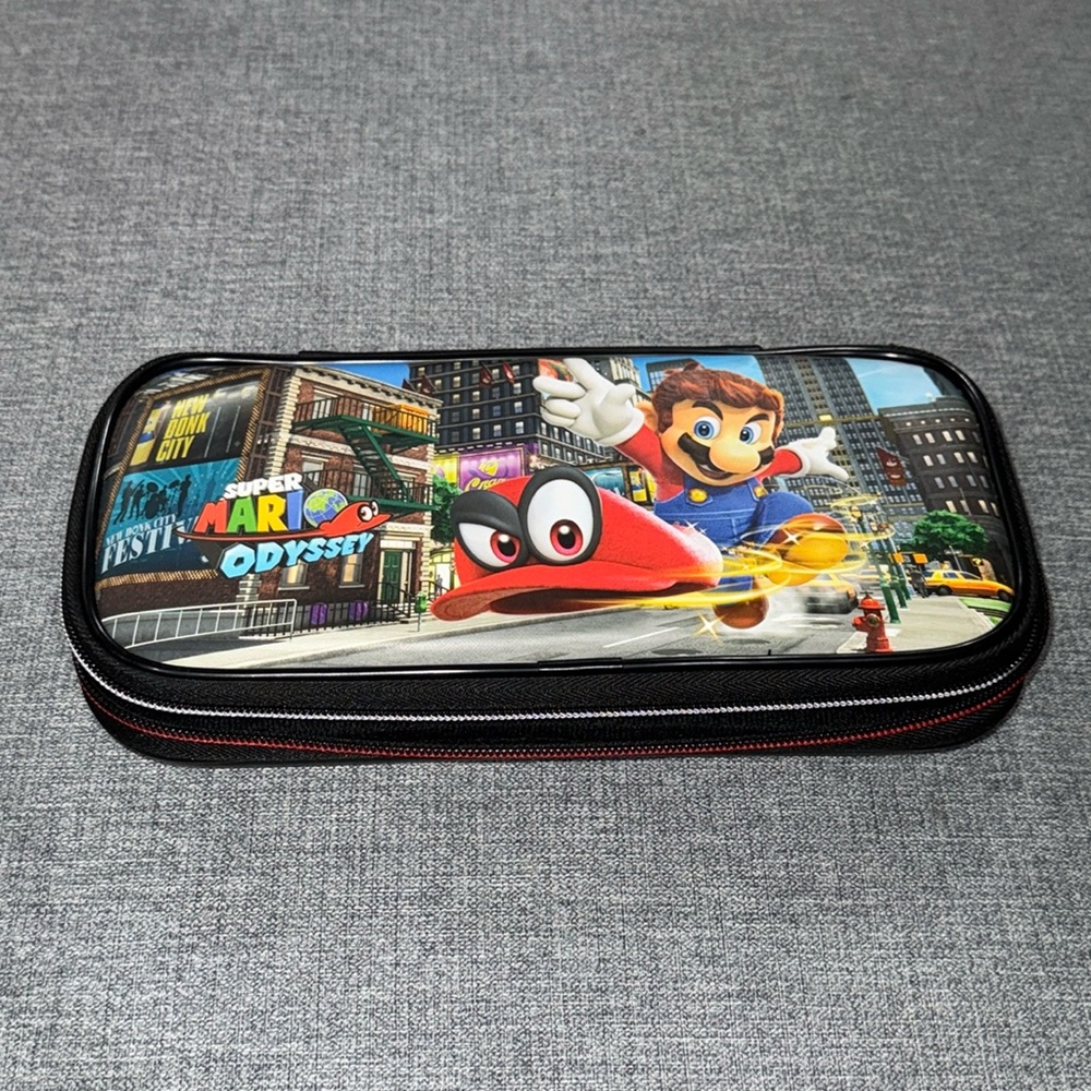 Nintendo Switch Game Traveler Deluxe Travel Case Mario Kart 8 Deluxe